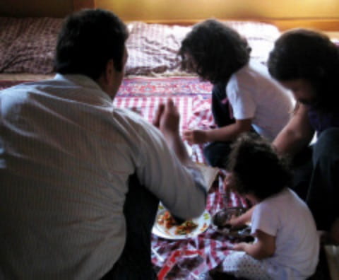 写真：難民の家族のイメージ