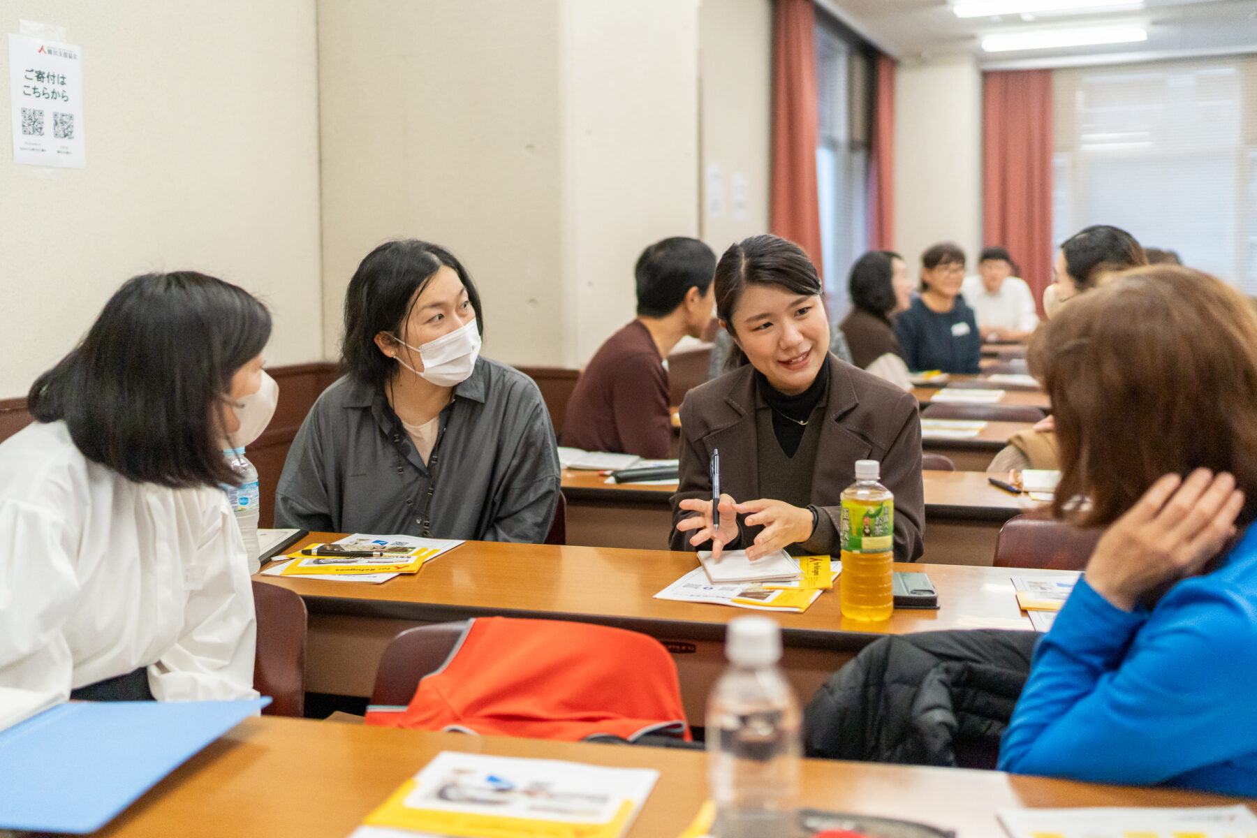 ディスカッションをしている参加者